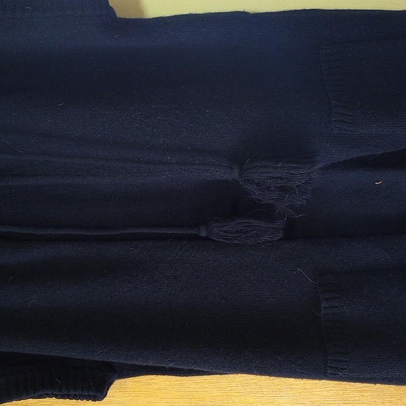 Classic Lady Large Black Sleeveless Sweater, Tassel, Pockets - Picture 2 of 7